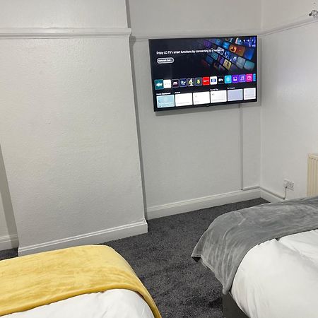 Hometel Digs Hidden Gem Large Comfy Home Can Sleep 15 Braunstone Town Экстерьер фото