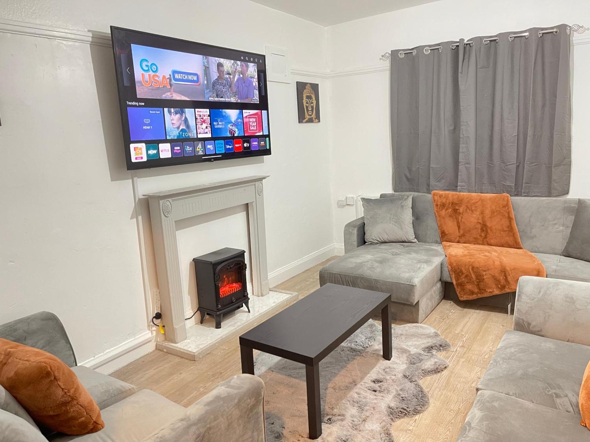 Hometel Digs Hidden Gem Large Comfy Home Can Sleep 15 Braunstone Town Экстерьер фото