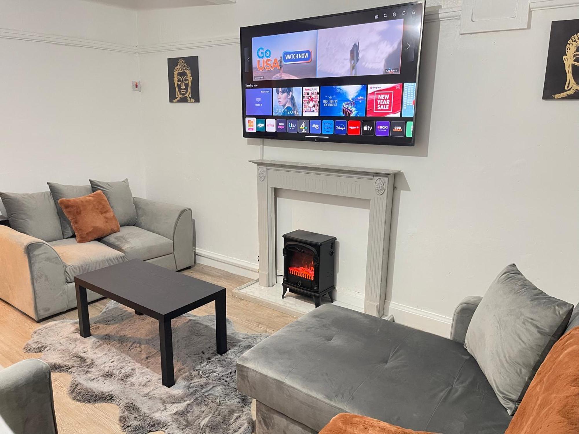 Hometel Digs Hidden Gem Large Comfy Home Can Sleep 15 Braunstone Town Экстерьер фото
