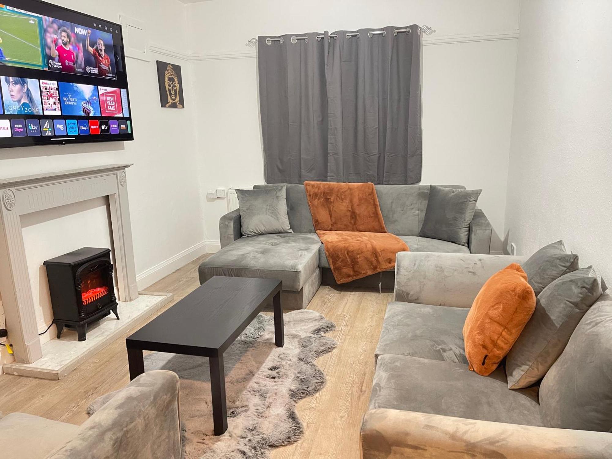 Hometel Digs Hidden Gem Large Comfy Home Can Sleep 15 Braunstone Town Экстерьер фото