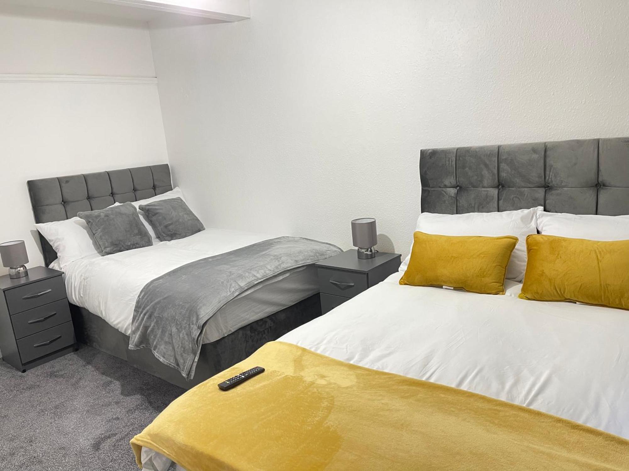 Hometel Digs Hidden Gem Large Comfy Home Can Sleep 15 Braunstone Town Экстерьер фото