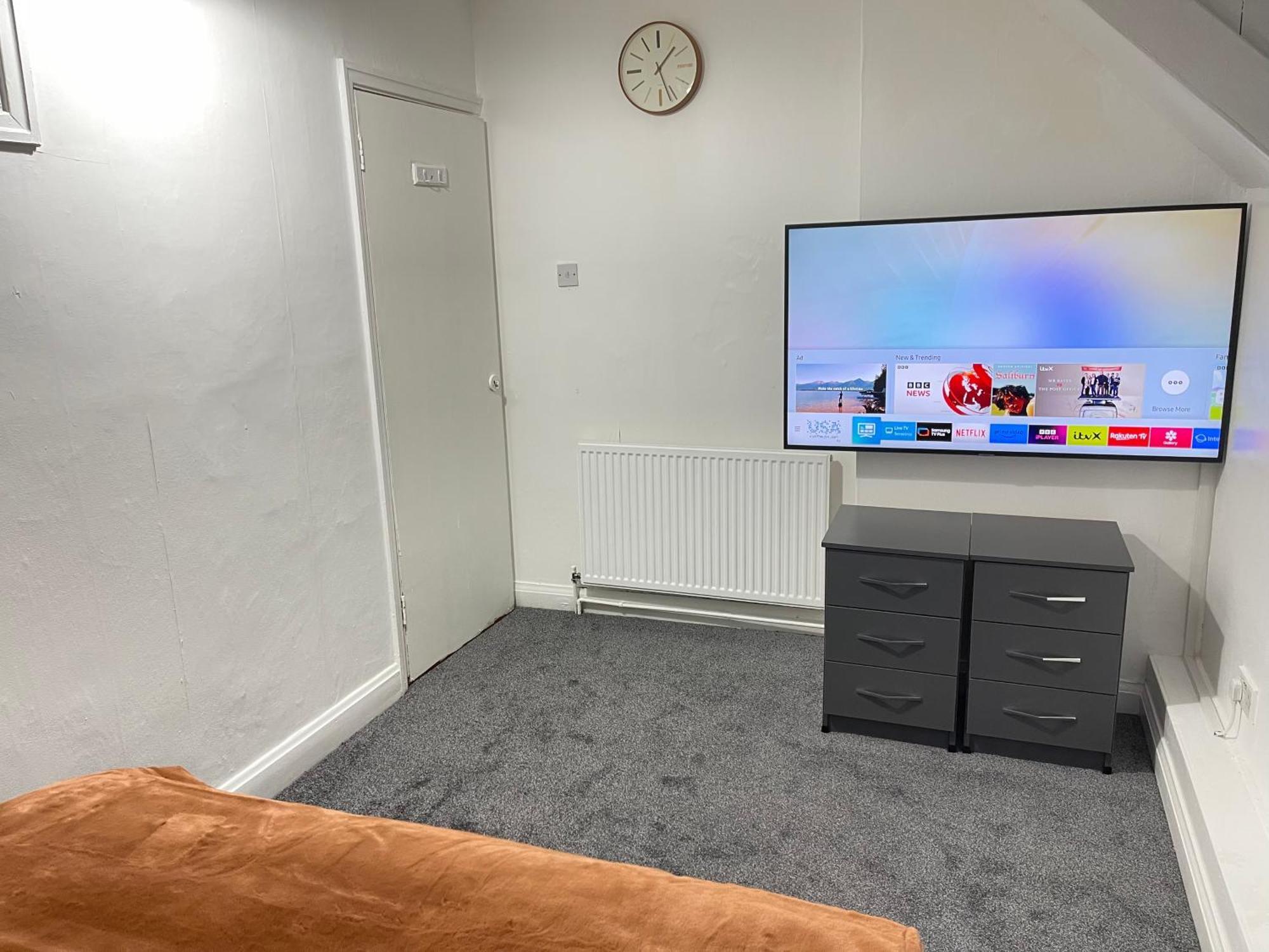 Hometel Digs Hidden Gem Large Comfy Home Can Sleep 15 Braunstone Town Экстерьер фото