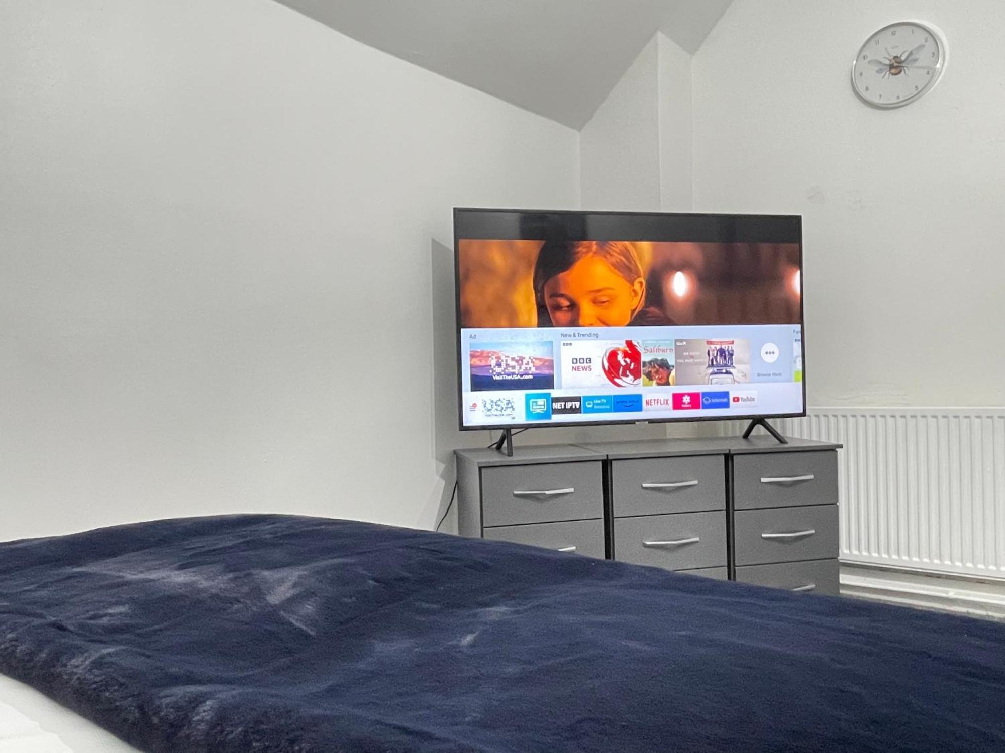 Hometel Digs Hidden Gem Large Comfy Home Can Sleep 15 Braunstone Town Экстерьер фото