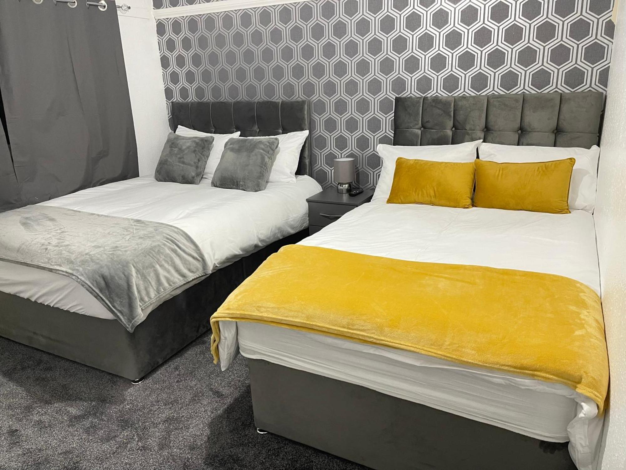 Hometel Digs Hidden Gem Large Comfy Home Can Sleep 15 Braunstone Town Экстерьер фото